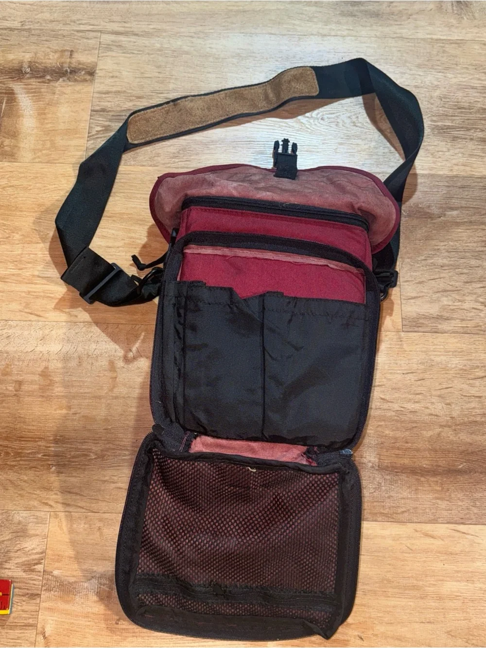 Tamrac 603 Camera Padded Lens & Leather Shoulder Strap Rain Hood Y2K Burgundy